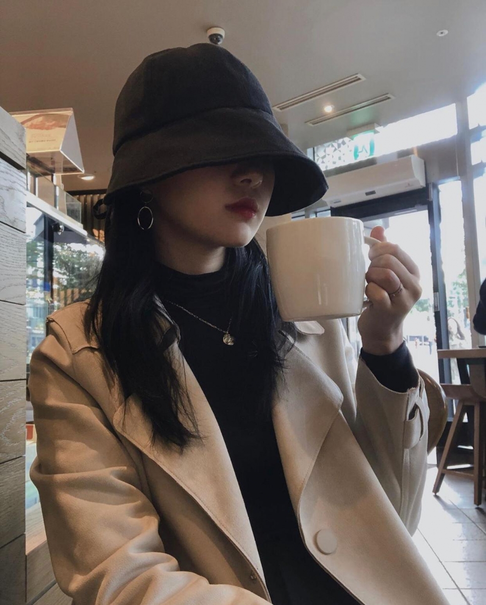 秋冬must have 帽款！學IG 26.8M粉BLACKPINK Lisa漁夫帽小顏術